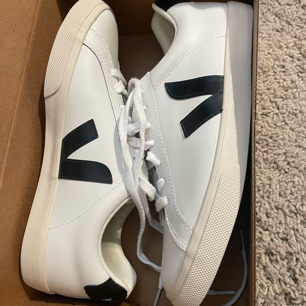 Women’s Vejas